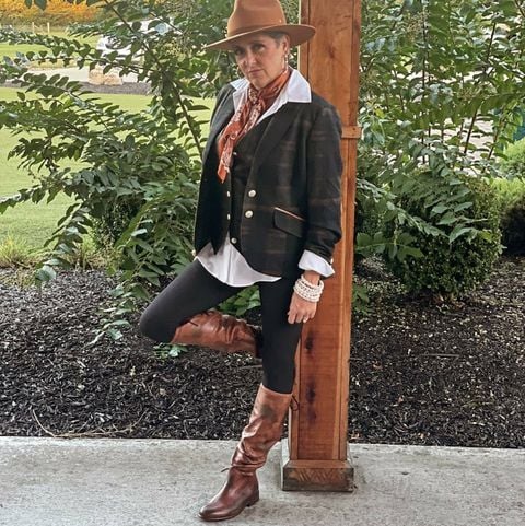 hello tuesday! get this awesome look today! plaid jacket with suede elbow patches, matching vest, leggings, tall boots and a cool hat! the perfect classic outfit!
um
order online now at www.urbanmillsboutique.com
open monday-saturday 10-6, sun 12-4
(615)466-5288
#urbanmillsboutique
#shopwilsoncounty #shopthesquarelebanon #newarrivalsdaily
#makeastatement
#shopwilco
#nashvillefashionscene
#shopsmall
#shoplocal
# magnolia pearl
#johnnywas
#naturallife
#bedstu
#renuar
#americanhatmakers
