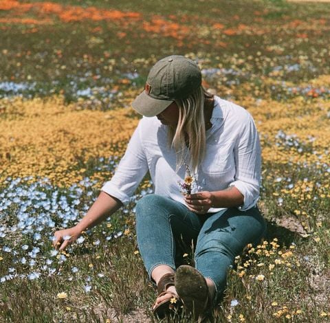 i like wildflowers best, the just grow wherever they want 🌷☀️
#wildflowers #bedstu #carhartt #babyblueeyes #poppy #goldfield #fieldsofflowers