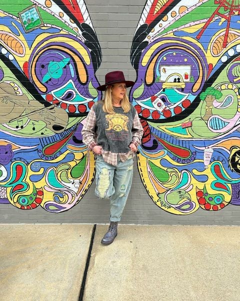 this combo is everything!!! living in jaded gypsy this season🌙💜
open today 10:00-5:00 order online now at www.urbanmillsboutique.com
open m-t-w 10-5, th-fri-sat 10-6, sun 12-4
(615)466-5288
#urbanmillsboutique
#shopwilsoncounty
#newarrivalsdaily
#shopwilco
#valentinesday
#nashvillefashionscene
#shopsmall
#shoplocal
#jadedgypsy
#johnnywas
#bedstu
#vintageclothing
#btfllife