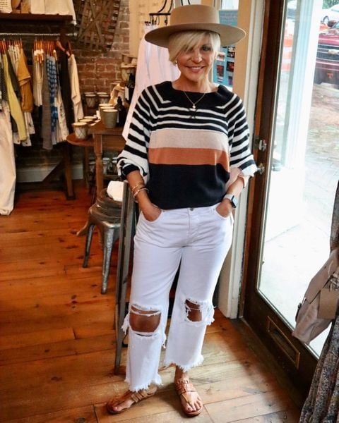 Do you ever move out of your comfort zone? I did with this outfit shopblovedcanton and I kinda liked it. I’ve listed the web address for shopblovedcanton in my bio so you can check out this cool and hip store. Happy Wednesday! 😎