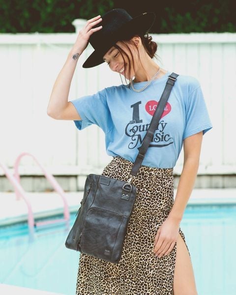 All smiles for the long weekend☀️ AIKEN carrying all of our essentials!