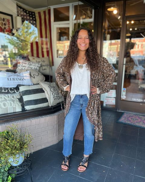 check out this cute kimono, perfect for fall! it’s all about the details! these sleeves, these earrings and this necklace!!!🥰
new arrivals daily! be the first to see!!👀
open m-t 10-5, w-th-f 10-6, sat 10-4, sun 12-3
(615)466-5288
new website coming soon!!!
#urbanmillsboutique
#shopwilsoncounty #shopthesquarelebanon #newarrivalsdaily
#makeastatement
#shopwilco
#johnnywas
#backtoschool
#fallarrivals
#bedstu
#nashvillefashionscene #jadedgypsy