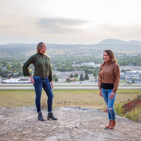 Hoping everyone is having an awesome Fall 🍁 weekend and enjoying this weather🍁🍁🍁🍁
🤩NEW Sweaters from Elan & BB Dakota 🤩
NEW Denim 👖 from Vervet & Flying Monkey
#fallfashion #2bgvibetribe #2brokegirlsboutique #2BG #womensboutique #boutique #boutiqueshopping #onlineboutique #fallvibes #sweaters #denim #boots #jewelry #boutiqueclothing #boutiquestyle #boutiquefashion #bedstu #shopsmall #shopspearfish #shopping