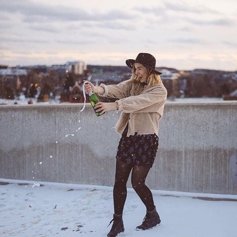 HAPPY NYE! ⭐️ A new blog post just went live wearing a fun and casual NYE look! CHEERS! 🍸🍾 link in bio! Hoping everyone has a fun & safe night!