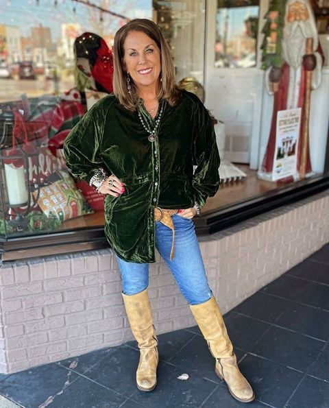 plush velvet tunics from natural life in forrest and cranberry! you can dress them up or dress them down. they make the perfect go to for holidays! um
order online now at www.urbanmillsboutique.com
open monday-saturday 10-6, sun 12-4
(615)466-5288
#urbanmillsboutique
#shopwilsoncounty #shopthesquarelebanon #newarrivalsdaily
#makeastatement
#shopwilco
#nashvillefashionscene
#shopsmall
#shoplocal
# magnolia pearl
#bedstu
#velvet
#naturallife