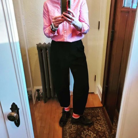 Valentine's Day ❤❤❤! Old Isaac Mizrahi for Target shirt with baby hearts on it, Boden striped socks, Bed Stu loafers, and 2 swatches to ensure timeliness 😉
#2020resolution #wearwhatyouhave #bedstu #swatchwatch #boden #targetstyle
