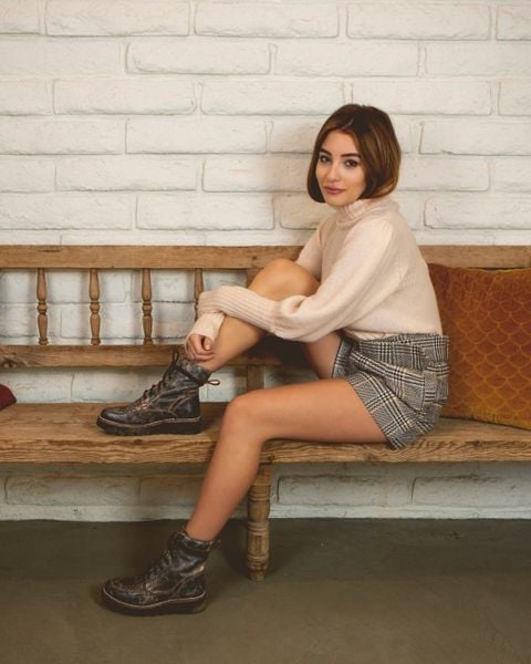 The perfect goes-with-everything boots. Link in bio.