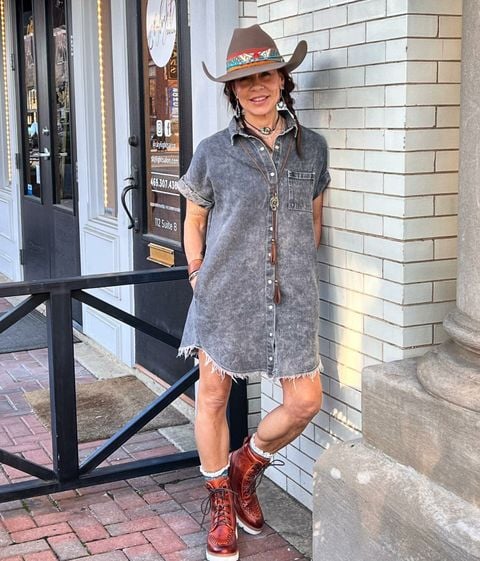 it’s an easy breezy denim dress day😎☀️
tap to shop!
#denimdress #womensdenim #blackdenim #bedstu #bedstuboots #lyoutfitters #springshopping #mckinneytx