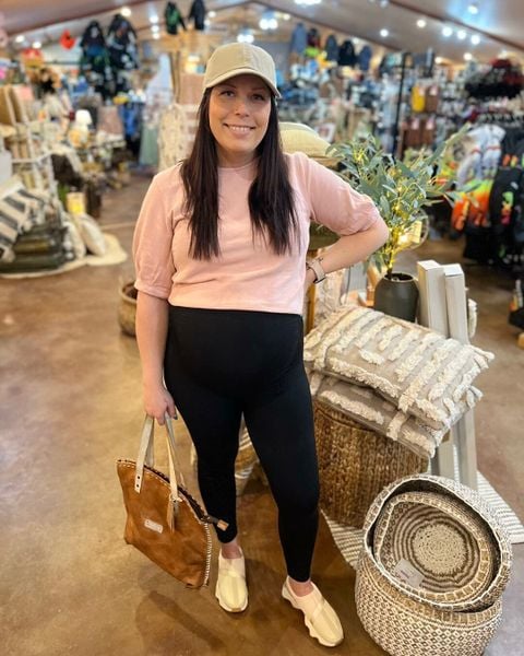 a sunday vibe ⚡️
#shopsmall #shoplocal #annies #sorel #zsupply #bedstu