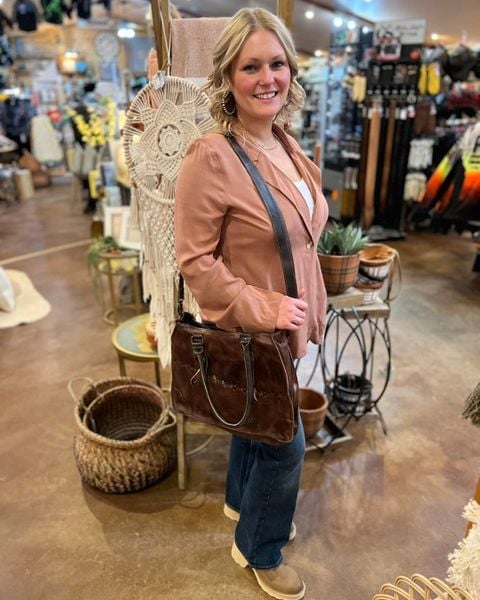 valentine’s day is a week away! 💕
our staff is ready to help you pick the perfect gift for your special someone 🥰
#shopsmall #shoplocal #annies #bedstu #sorel