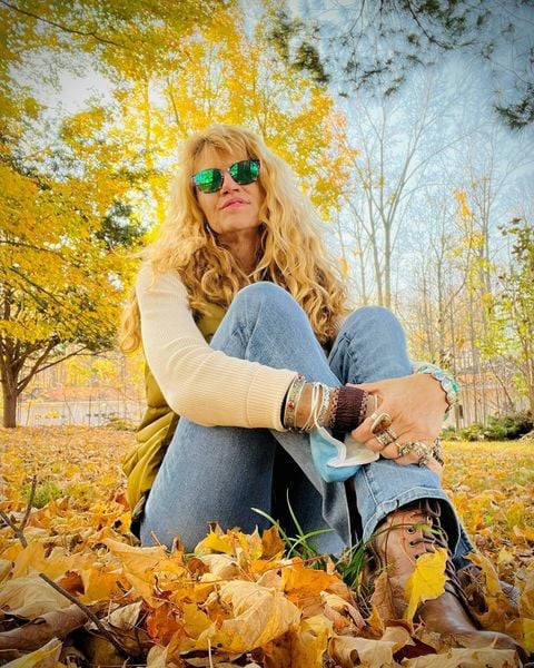fall in michigan... 🍁🧡🍂
.
.
.
.
.
#puremichigan #fallvibes #fallcolors #soakingitup #simplejoys #findingpocketsofhappiness #unexpectedjoysinlifesdetours #enjoythemoment #bedstu #fallfashion
🍁🧡🍂