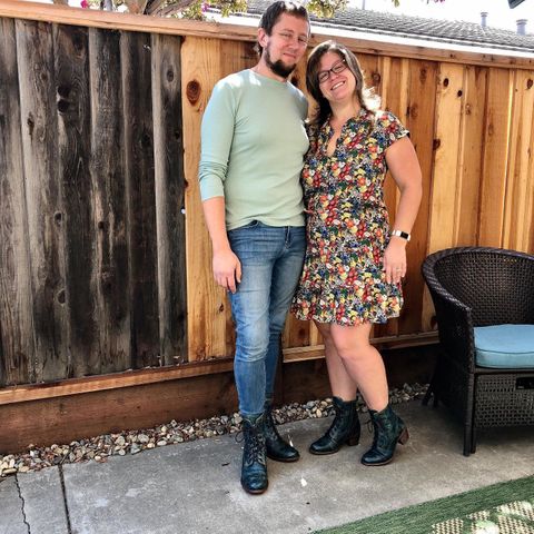 Who knew that one pair of boots could be so versatile? After recording the video last night, we decided today we should show off two different outfits that incorporate these amazing boots.
.
Beka is wearing a rebeccaminkoff dress that she found at buffaloexchange earlier this year. The floral pattern really makes the color of the boots pop.
.
As for me, I paired them with americaneagle jeggings and a shirt from #anewdaytargetbrand that again helps to bring out the teal of the boots.
.
One of my main goals on here is to help normalize men in heels. These boots do just that. Also, they are so comfortable! ☺️
.
Thanks bedstu for making amazing shoes, and hope everyone has a great week!
.
#bootsoftheday #bootsofinstagram #bootstagram #newboots #leatherboots #bedstu #bedstuboots #couplesinheels #couplesinboots #blueboots #meninheels #realmenwearheels #guysinheels #guyswearingheels #clotheshavenogender #shoeshavenogender