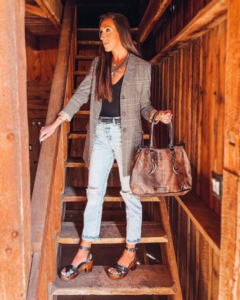 good morning, friends!
i am so excited to be a part of bed|stü’s brand-new community of trailblazers, trendsetters, and day-makers; bed|stü’s real people.
as you all may already know, i’m obsessed with bedstü! i took some time to chat with the team about my favorite styles, how i rock them, and my day-to-day life on the ranch.
check it out by clicking the link in my bio! and stay tuned... i have a really big surprise for y’all tomorrow! it rhymes with ‘shmishmount mode.’ 😂
•
#bedstu #collab #realpeople #ranchlife #ranchher #familyranch