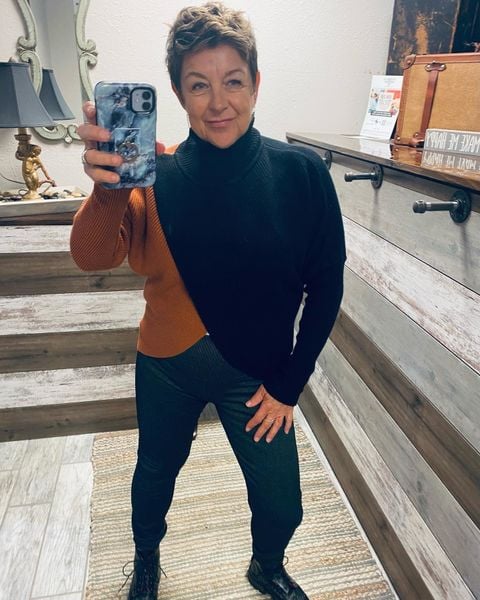 now that’s saucy! 🔥
#redhot #linda #comin #atcha #with #this #sassy #and #reversible #sweater #highrise #textured #leggings #and #fabulous #bedstu #boots #checkout #all #those #details