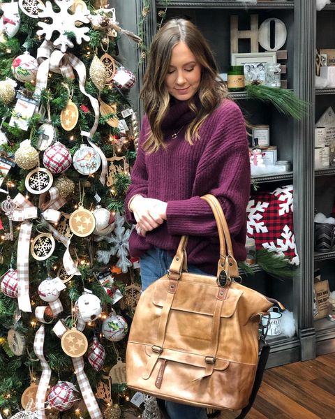Another favorite from Bedstu 🎄😍
.
.
#tigerlilyboutique #boutique #boutiqueshopping #bedstu #bedstubag #leatherbag #shoplocaltn