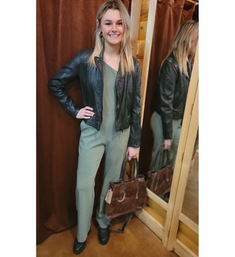 green with envy 💚
#shopsmall #shoplocal #annies #sorel #bedstu #sadie #mauritius