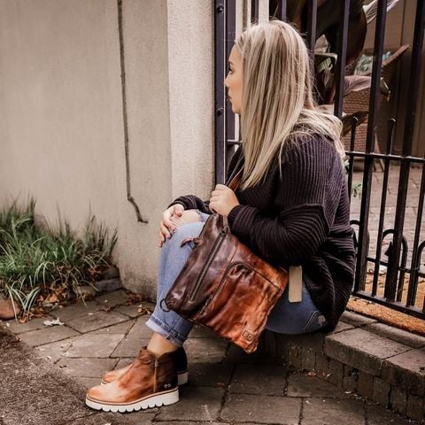 🧡❤️🤎 bedstu lydyi in cold brew is a winner. the perfect fall boot and we even have a great bag out of the same leather. come check them out today! ❤️🧡🤎 #bedstu #coldbrew #fallfashion #vegetabletannedleather
