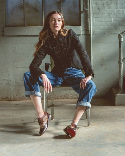 lita, the legend! this classic just landed in starry night rustic color block! this is the essential shoe you’ve been looking for to add to your leather flats collection.
#bedstu #bedstufans #bedstuwomen #bedstuorganics #artisanfinish #handcraftedleather #vegtanned #vegetabletannedleather #vegtannedleather