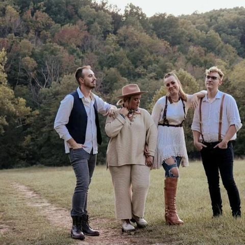 ✨️we are very excited to announce that southern raised has been sponsored by @bedstu
we've worn their boots for years and are so thrilled to enter into this partnership with them. stay tuned for an exciting #giveaway coming soon!
#bedstu #sponsor #bedstuxsouthernraised