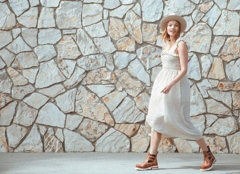 For a touch of rock and roll, just add GINGER. The classic Chelsea boot gets a remix with dual buckled ankle straps and a sustainable XL EXTRALIGHT outsole, made from recycled industrial plastic waste.
https://bedstu.com/ginger