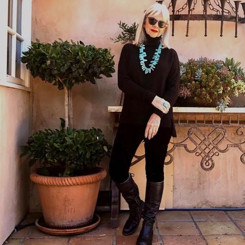 I am joining awellstyledlife on the blog today and we are discussing whether women over 50 can or should? wear velvet leggings.What do you think yay or nay?one thing we both agree on the bum and more need to be covered. Here I am wearing eileenfisherny velvet leggings, bedstu manchester boots donlucasjewelry earrings, vintage turquoise necklace and ring, and my favorite (on sale) jcrew turtle in super soft yarn. .
.
#thecollectedlook #nativeamericanjewelry #jcrew #eileenfisher #bedstu #over50fashion #fashionover50 #over60style #fashionover60 #grayhairstyle #grayhairmovement #over50blogger #over60blogger #grayhairrevolution #grayhairmodel
