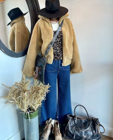 fall is in the air!🍂
#shoplocal #smallbusiness #freepeople #bedstu #otra #lackofcolor #rollas