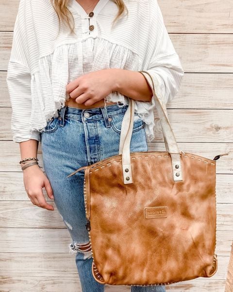 BEDSTU has our heart🤍 always unique and gorgeous 🥰 stop by today to check them out🛍
•
•
•
#bedstu #love #style #musthave #newforspring #bag #fashion #kathyshoesdowntown #downtownthomasvillega