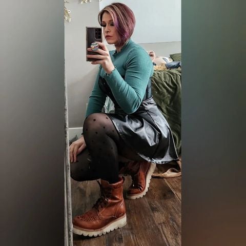 finally, i got to wear the mesh overbust corset i ordered months ago from #orchardcorset. i love it! rocking my #bedstu boots and polkadot #sheertex tights.
#fyp #meshcorset #corset #corseting #snatchedwaist #waisted #overbustcorset #foryou #sexy #gorgeous #bedstü #bedstüboots #bedstu #pretty #gorgeous #instadaily #photo #attitude
