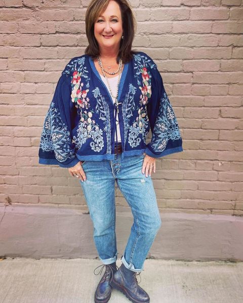 we’re in love!!! check out this gorgeous kimono from johnny was and these amazing boots from @bedstu!!!
#urbanmillsboutique
#shopwilsoncounty #shopthesquarelebanon #newarrivalsdaily
#makeastatement
#shopwilco
#johnnywas
#backtoschool
#fallarrivals
#bedstu
#nashvillefashionscene
#johnnywas #kutfromkloth