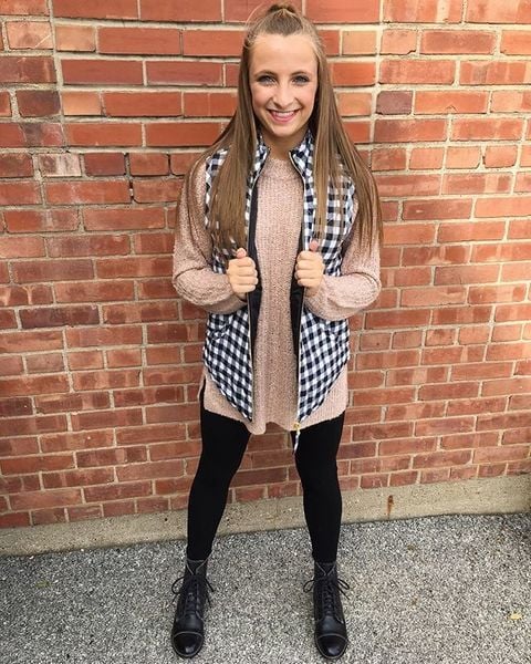 We’re kicking off leggings season with some awesome layers! 🙌
.
.
Sweater $59.99
Vest $49.99
Black Leggings $31.99
Laurel Booties by BedStu .
.
See something you love? Gotta have it? Leave a comment, send a message or 📞 (309) 714-0640 during business hours. 📦 We ship!