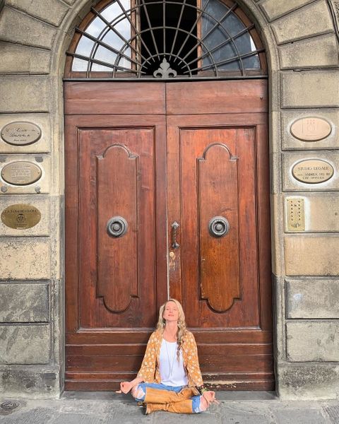 Just let me meditate on this feeling right now forever and preserve these memories in my heart and mind...I cannot believe this trip. Truly a dream come true. Why is it that most people give up on their dreams before they come into existence? What if they gave up just short of success? Why not stick and stay? #Rome #dreams #Florence #yoga #yogafit #yogainstructor #fitnessinstructor #yogaanywhere #ohm #fitfam #fitlife #fitnessinspiration #personaltrainerwellness #welnesscoach #whynotyou #advocare #lululemon #lululemonmemphis #bedstu #freepeople