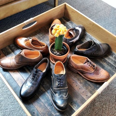 In need of a new wingtip to pair with all of your summer dresses? Stop by and try on LITA. The perfect classic oxford to wear for any season 👉 Shop this style at our Malibu Store! 🌴