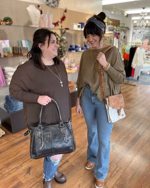 we’ve found the perfect combo — this smocked sleeve top and bed stu accessories. it’s the perfect mix of casual but cool, and functional but fashionable. we love it!
top is available in s/m and m/l, and has a roomy fit. logan (left) styled with dear john jeans, rockababy bag, and valda hi boots. caitlin has on free people flares, venice beach crossbody and brianna boots. all available in store and online and come in multiple colors.
#bedstu #bohostyle #boutiqueshopping #mansfieldohio #ohioboutique #freepeople #momoutfits