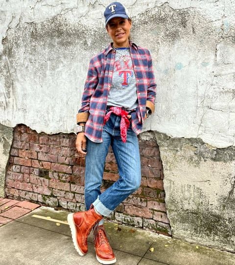 game day outfit! go rangers! ❤️⚾️💙
#bedstu #kimesranchjeans #madisoncreekoutfitters #gamedayoutfit #texasrangers #goandtakeit #lyoutfitters