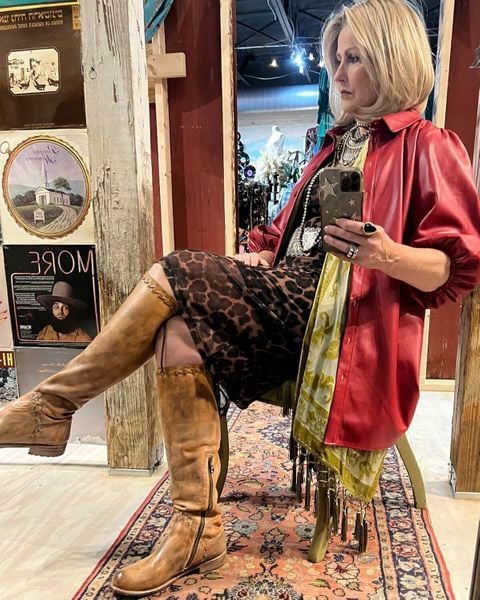 tuesdays #ootd
leopard + red + leather ❤️🎄🥗
#veganleather #leopardeverything #bedstu #thesebootsaremadeforwalking #holidayfashion #christmasisthemostwonderfultimeoftheyear