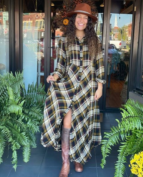 eeeeek!!! in love with this flannel fall plaid button up dress and these @bedstu boots!❤️😍❤️ um
order online now at www.urbanmillsboutique.com
open monday-saturday 10-6, sun 12-4
(615)466-5288
#urbanmillsboutique
#shopwilsoncounty #shopthesquarelebanon #newarrivalsdaily
#makeastatement
#shopwilco
#nashvillefashionscene
#shopsmall
#shoplocal
# magnolia pearl
#johnnywas
#naturallife
#bedstu