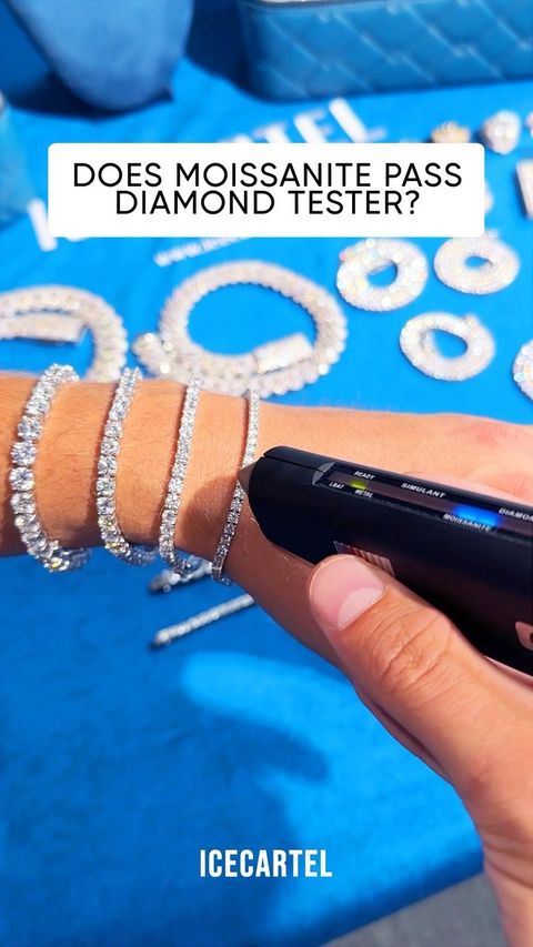 Italian Diamond Clover Quatrefoil Bracelet, .30 Carats in 14k Yellow Gold LV  For Sale at 1stDibs